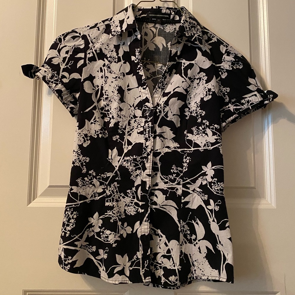 Express Design Studio Collared, Button Down, Top